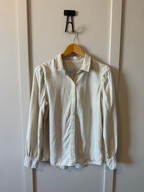 Rails cream long sleeve blouse size m- Ruching on sleeves